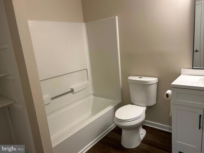 Foto del edificio - 804 Briarwood Ct