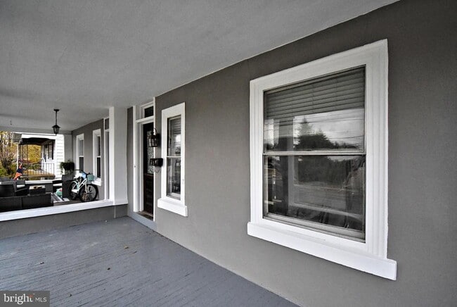 Building Photo - 778 Starr St