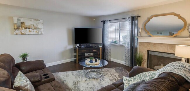 Living 3 - 5861 Sperry Dr