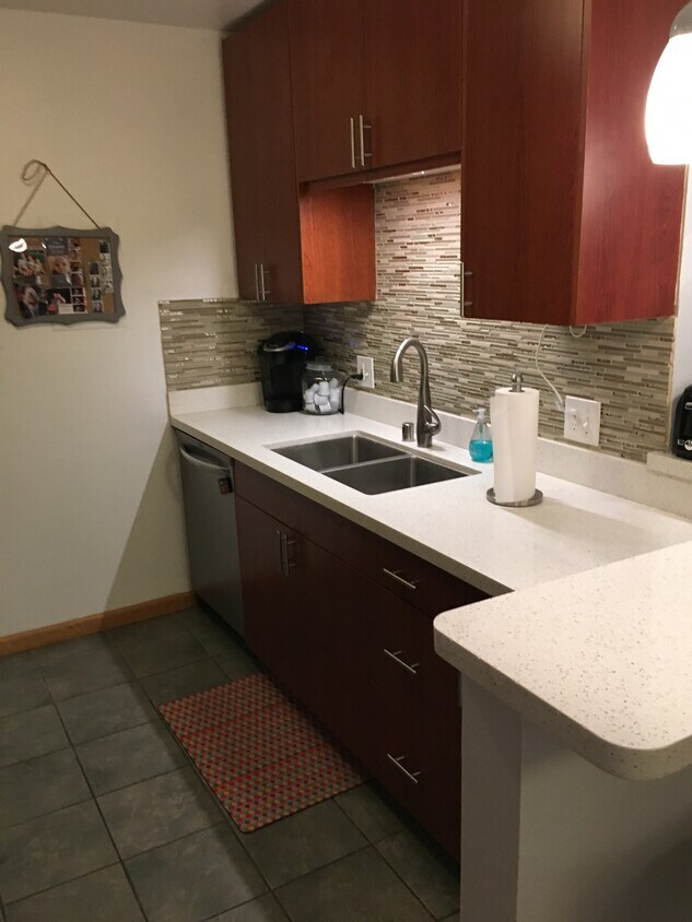 Foto principal - 8650 Gulana Ave