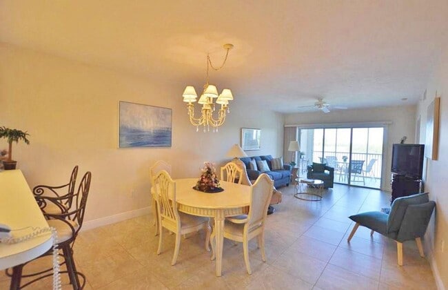 Building Photo - ***SHORT TERM/LONG TERM RENTAL***WEEKLY RENTING AVAILIABLE***BREATHTAKING VIEW***IN BEAUTIFUL BAY...