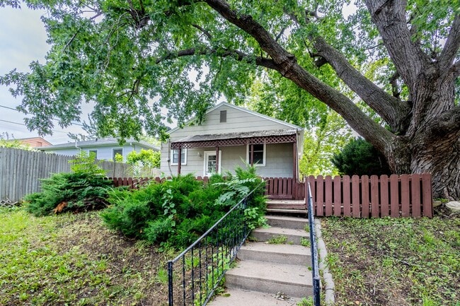 Building Photo - Charming 2BD/1BA House!!!!