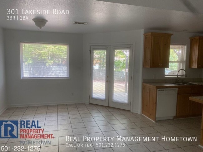 Building Photo - BEAUTIFUL 3BR/2BA home in Lakeside School ...