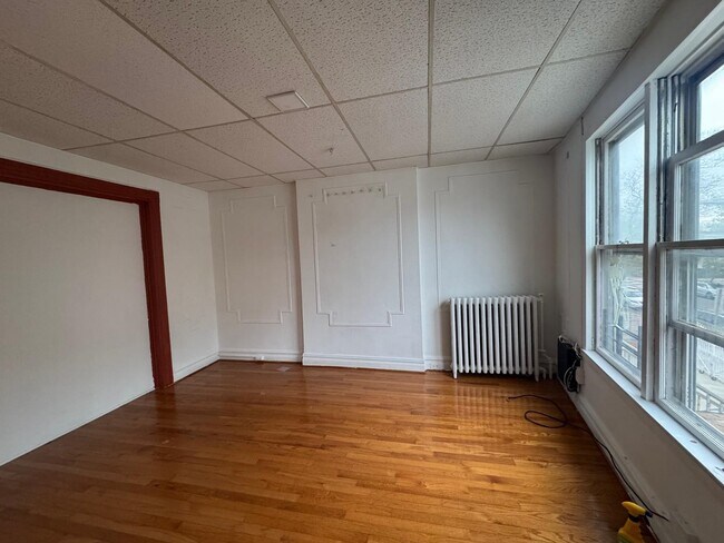 Foto del edificio - 64 Corbin Ave