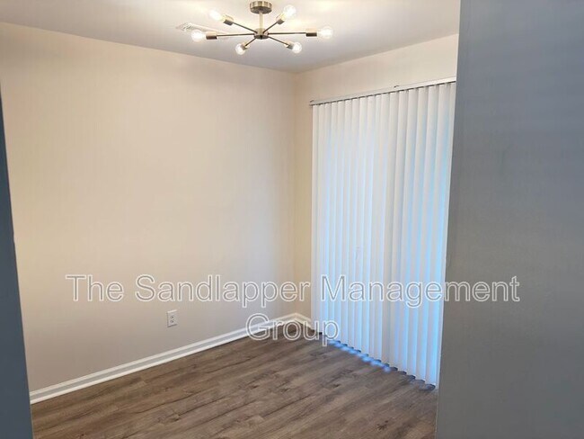 Building Photo - 186 Dorchester Manor Blvd