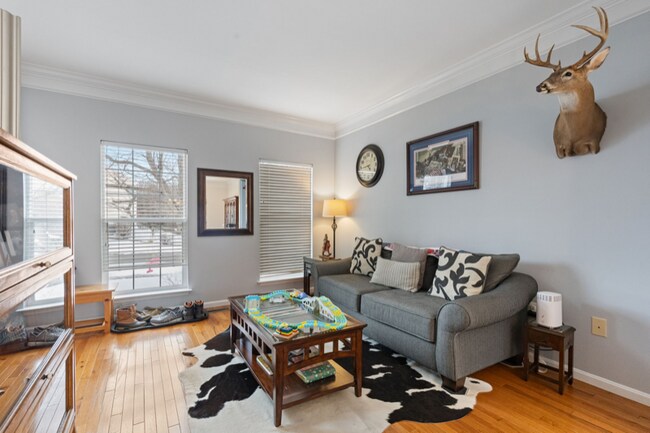 Building Photo - 2953 Medford Dr