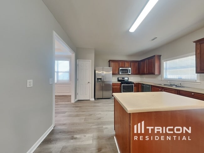 Building Photo - 8953 Crestview Cir