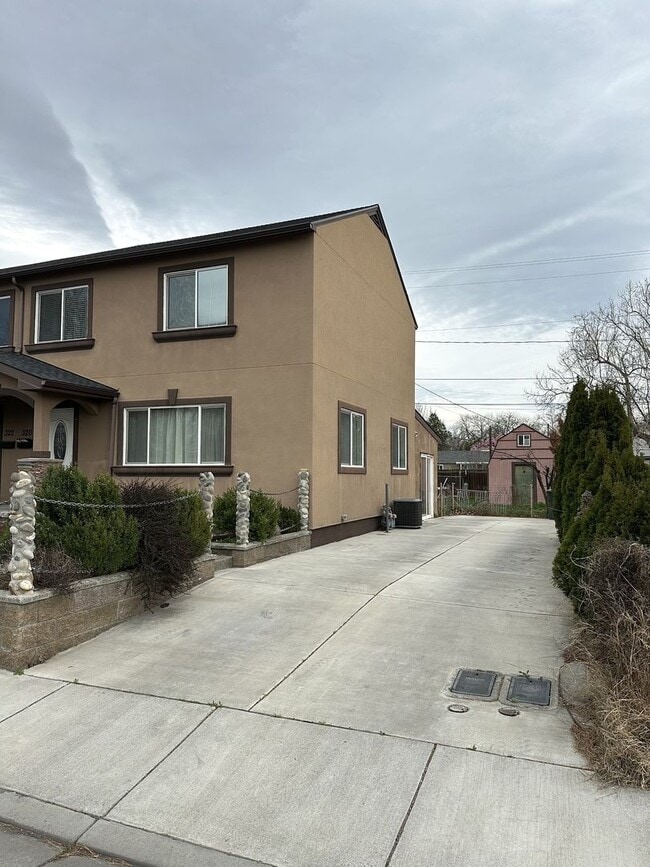 Building Photo - 320/322 Casey Ave*