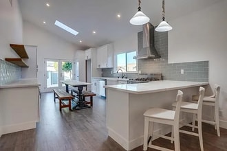 Building Photo - 356 W 15th St