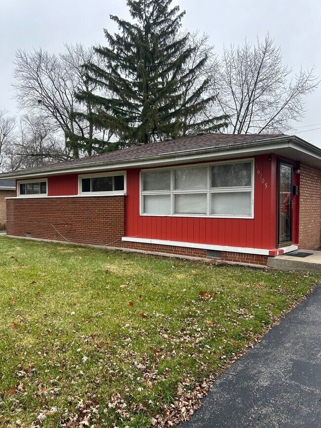 Foto del edificio - 16205 Richmond Ave