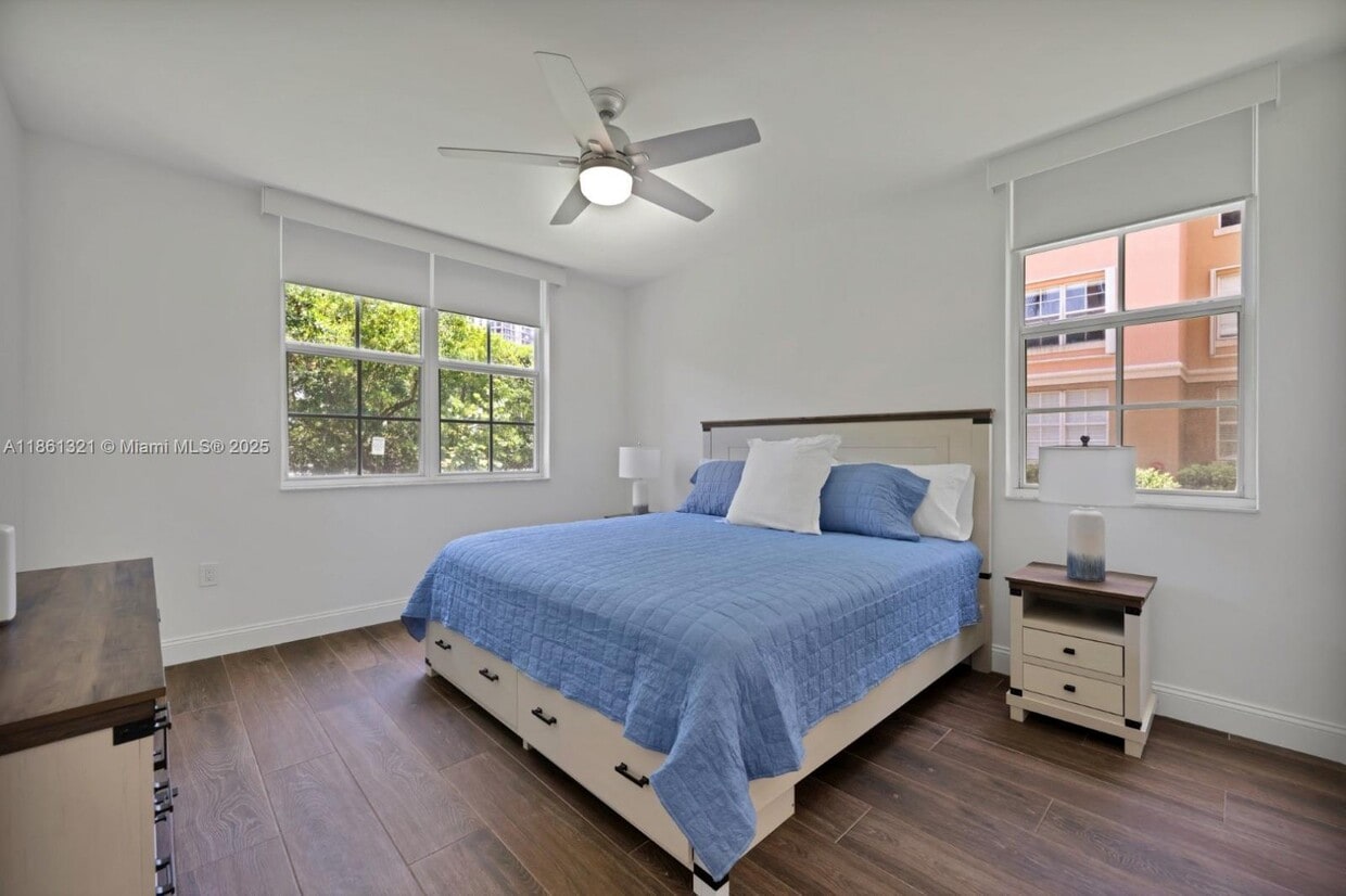 Foto principal - 19601 E Country Club Dr