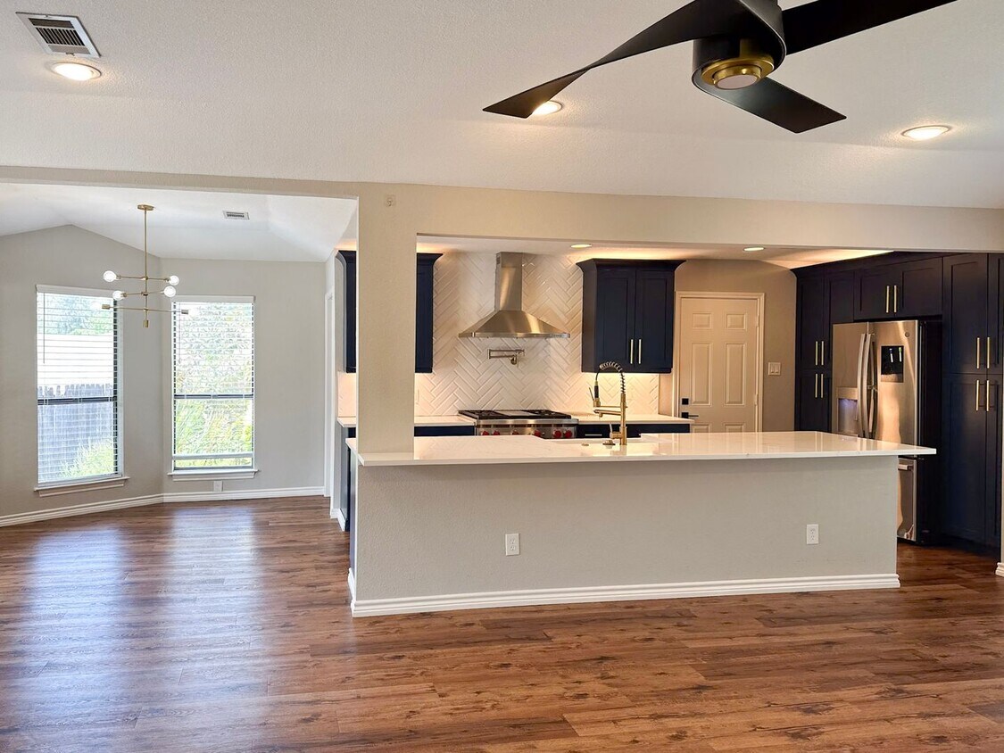 Foto principal - 3 Bed / 2 Bath / 2 Car Gargae / Pool