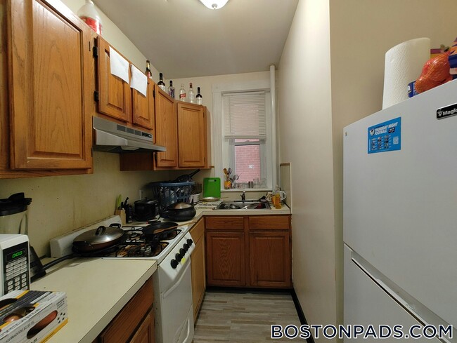 Building Photo - 463 Park Dr