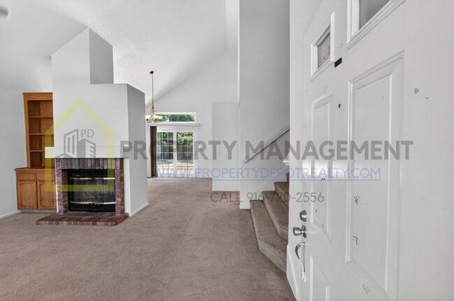 Foto del edificio - Spacious 3-Bedroom Retreat with 2.5 Baths in Prime Elk Grove Location