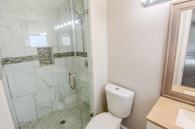 Foto del edificio - 11731 McLain Blvd