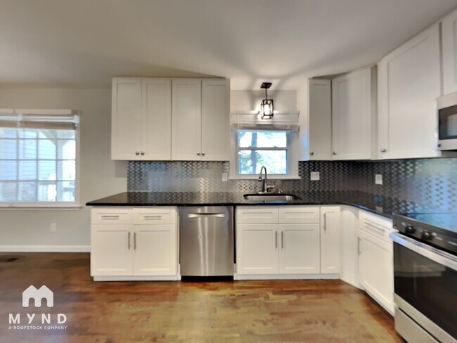 Building Photo - 108 Wellington Dr