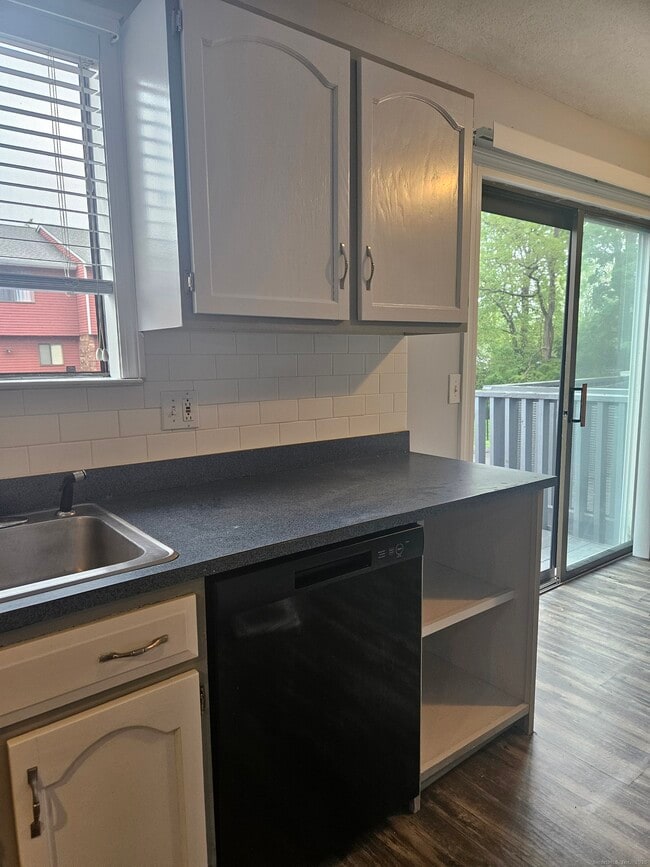 Building Photo - 573 Churchill Dr