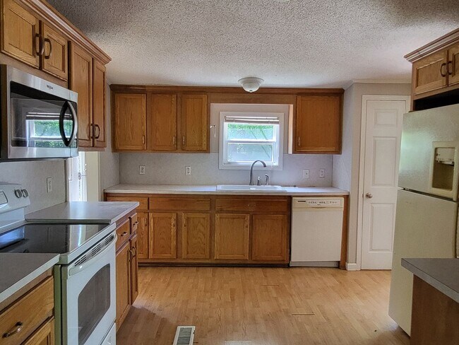 Building Photo - 4 bedroom mobile home in Iron Station