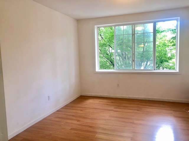 Interior Photo - 122 Lincoln St