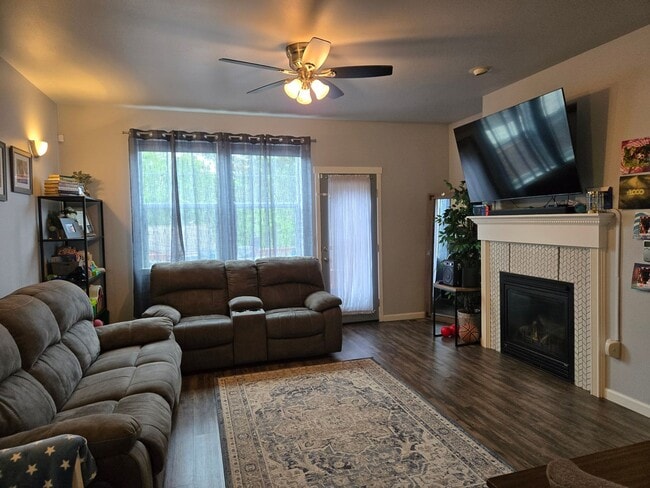 Building Photo - Gorgeous Mount Vernon Home 4 Beds 3.5 Bath...