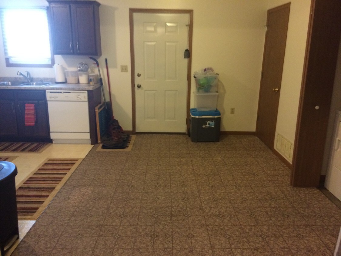 Dining room to personal back patio - 3104 Ross Ct