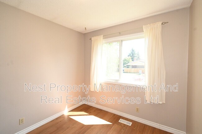 Building Photo - 8077 Rochester Crescent