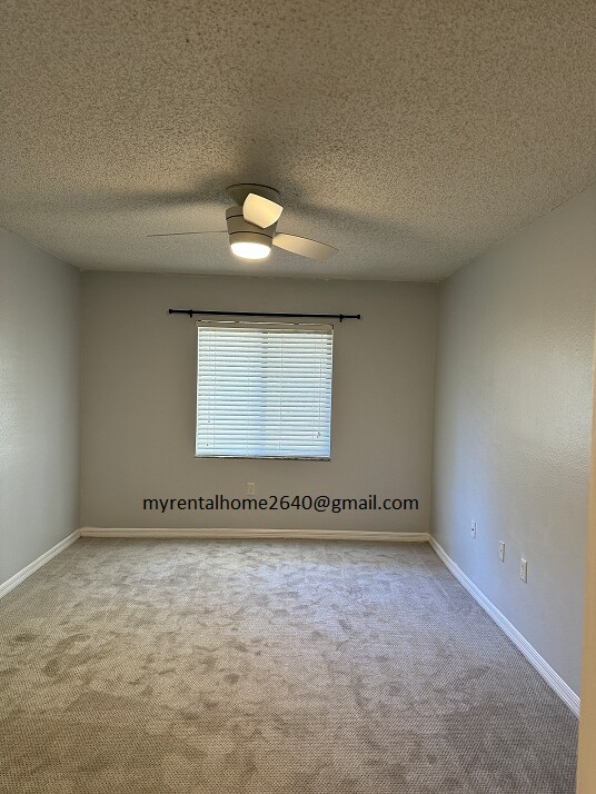 Foto del edificio - 90 Hidden Lake Dr