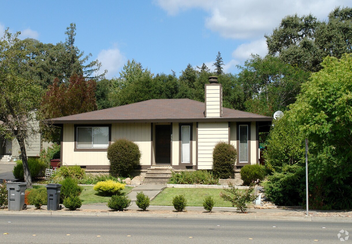 Building Photo - 5923 Montecito Ave
