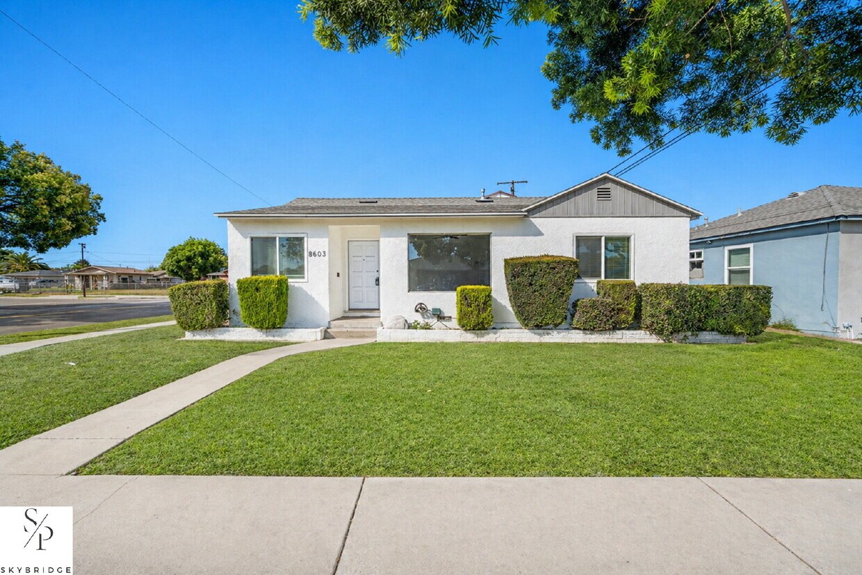 Photo - "Spacious 3-Bed Oasis with 2 Full Baths at 8603 Donovan St, Downey!"