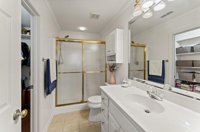 Foto del edificio - 2808 Stonehedge Dr