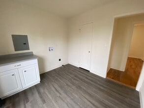 Building Photo - 1123-1123 NW Elm Ave