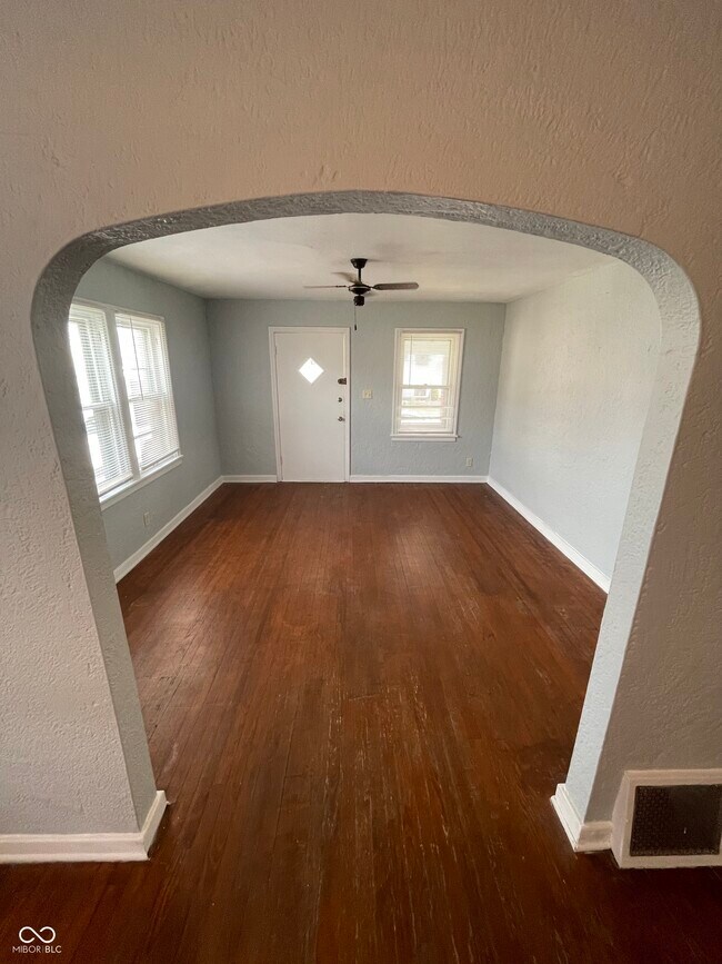 Foto del edificio - 5324 Winthrop Ave