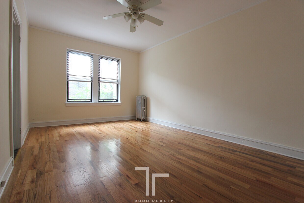 Foto principal - 4851 N Damen Ave