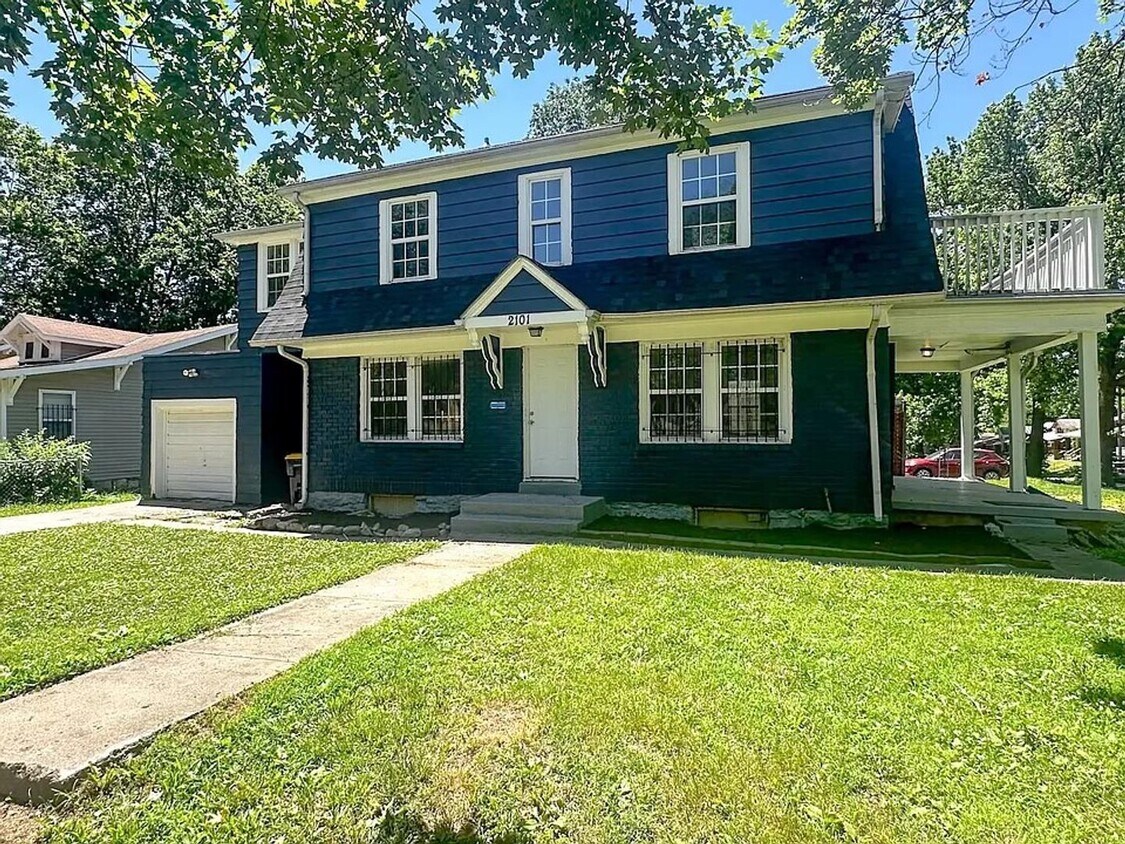 Primary Photo - 2101 E 58th St