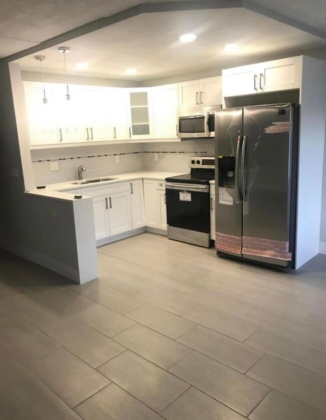 Building Photo - 2200  Springdale Boulevard 111 Palm Spring...