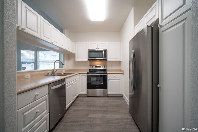 Foto del edificio - $3400 | 3br/2ba Townhome in Spinnaker