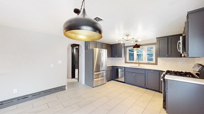 Building Photo - 61 Montmorenci Ave