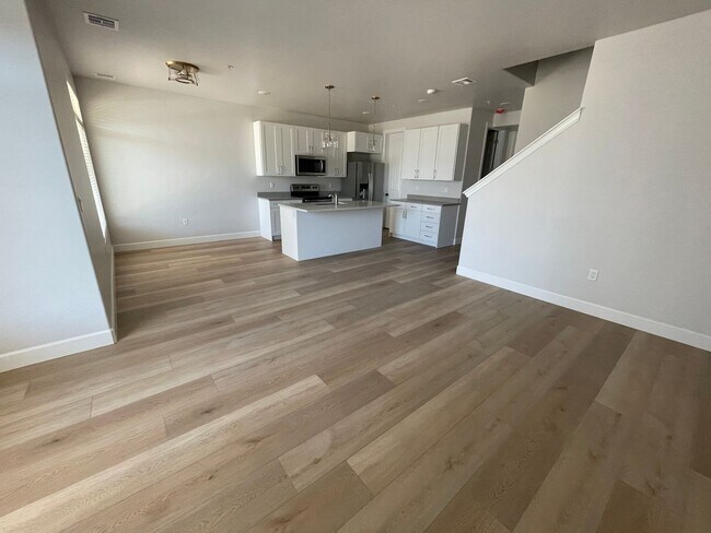 Foto del edificio - Italian Villages | 3-Bedroom Townhome