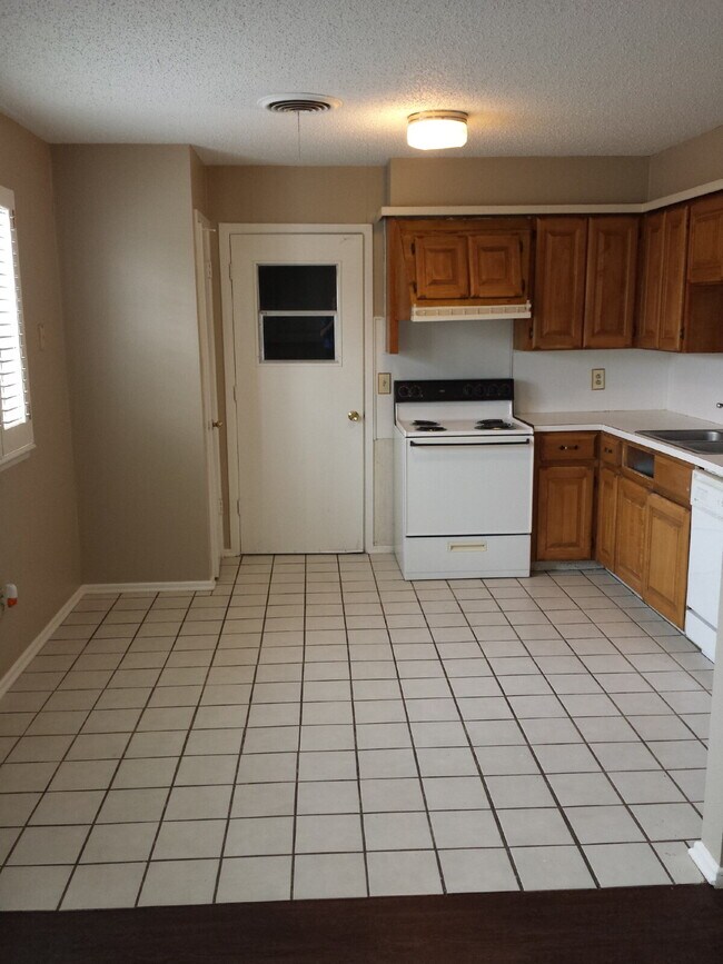 Foto del edificio - Great Centrally Located Property,Tech, Med...