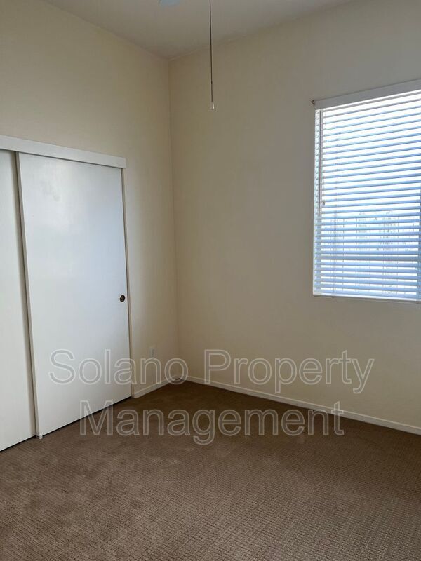 Foto del edificio - 480 Stern Dr