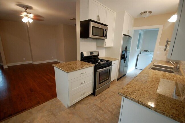 Foto del edificio - 907 E 38th St