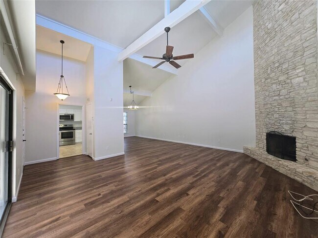 Foto del edificio - 3000 Maywood Cir