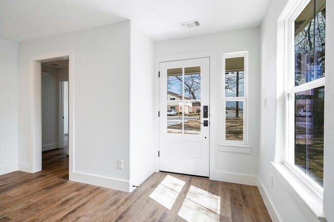 Foto del edificio - 1521 S Rusk Ave