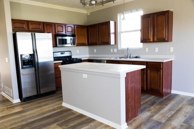 Foto del edificio - 14005 Kelly Dr