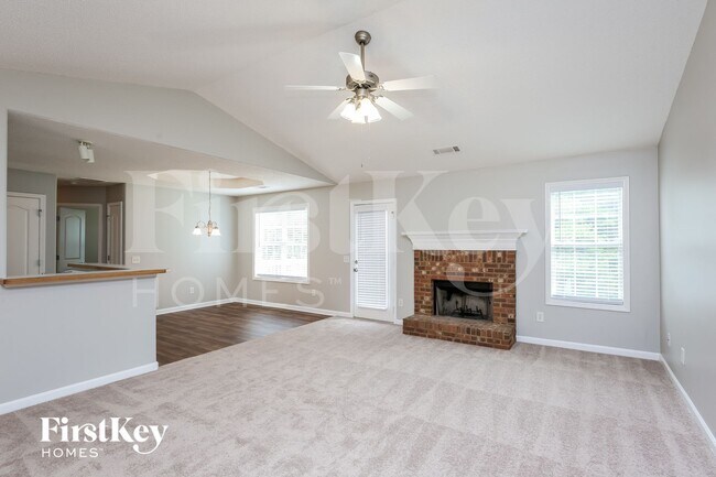 Foto del edificio - 833 Brandon Dr