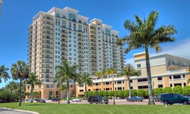 Building Photo - 800 N Tamiami Trl
