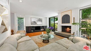 Building Photo - 853 S Bundy Dr