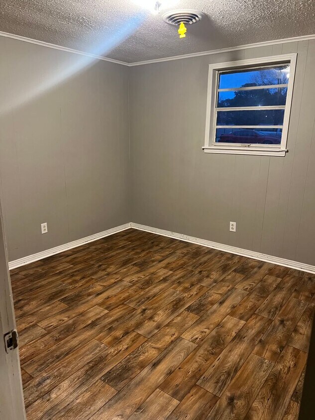Building Photo - College Ave 164 (triplex)