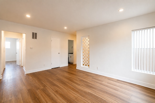 Foto del edificio - 2233 S Ridgeley Dr