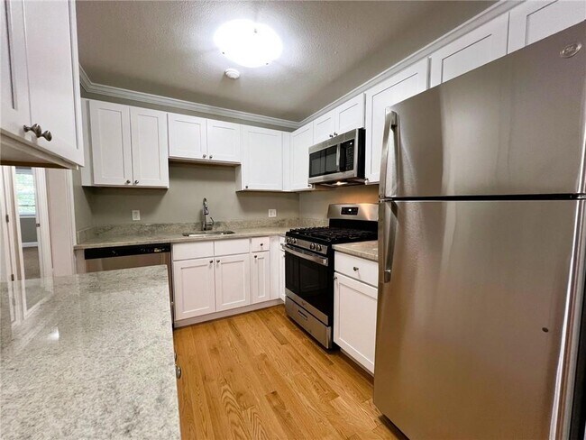 Building Photo - 395 Mendon Rd